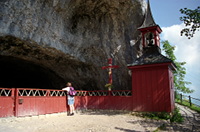 Glockenturm vor der Altarhöhle