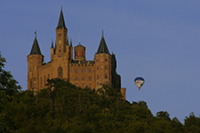 Burg Hohenzollern mit Heißluftballon