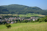 Blick von dem Unteren Heersbergweg über Albstadt-Lautlingen zum Oberen Berg