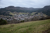 Aussicht von der "Halde" über Albstadt-Laufen zum Gräbelesberg
