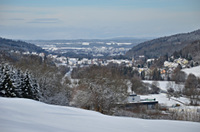Blick von den Reuten über Albstadt-Laufen bis zum Schwarzwald