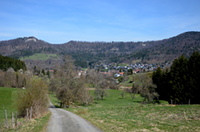 Albstadt-Laufen mit Schalksburg (links) und Heersberg