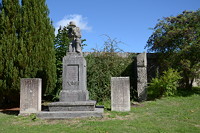 Gefallenendenkmal bei der Stephanuskirche des ehemaligen Dorfes Gruorn