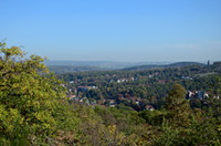 Blick von der Blidenstatt über Eisenach zum Burschenschaftsdenkmal (rechts im Bild).