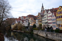Häuser am Neckar in Tübingen mit Hölderlinturm