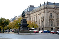 Reiterstandbild von Friedrich II. vor der Staatsbibliothek