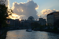 Sonnenuntergang über dem Reichstagsgebäude