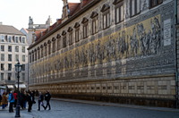 Der Fürstenzug - ein Mosaik aus 24600 Fliesen - in der Augustusstrasse