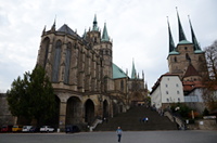 St. Marien Dom (links) und Severikirche (rechts)