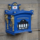 Reich verzierter Briefkasten am Rathaus Erfurt