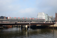 Hamburger Hochbahn auf der Otto-Sill-Brücke.