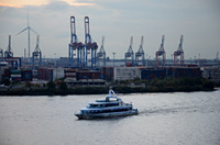 Containerterminal Burchardkai vom Dockland aus gesehen.
