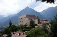 Schloss Schenna vor der Mutspitze