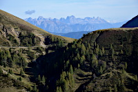 Blick vom Waidmannweg auf Meran 2000 zu den Dolomiten