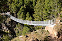 Auf dem Vinschger H&ouml;henweg:  H&auml;ngebr&uuml;cke &uuml;ber den Fallerbach