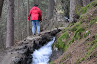 Bergauf am Schenner Waalweg
